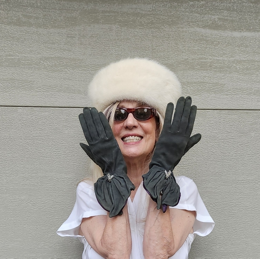 Vintage Elegant Green Gloves W/ Rhinestone Accent Gloves, 6 3/4, $95